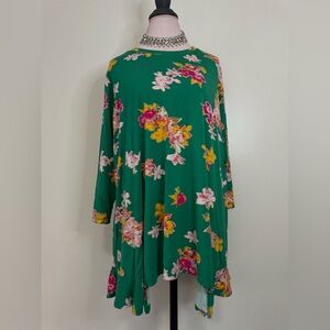 LOGO by Lori Goldstein Floral Green Tunic Blouse with pockets size 1X